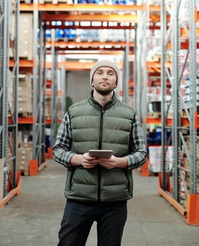 Lager Mitarbeiter Tablet mobile Warenwirtschaft